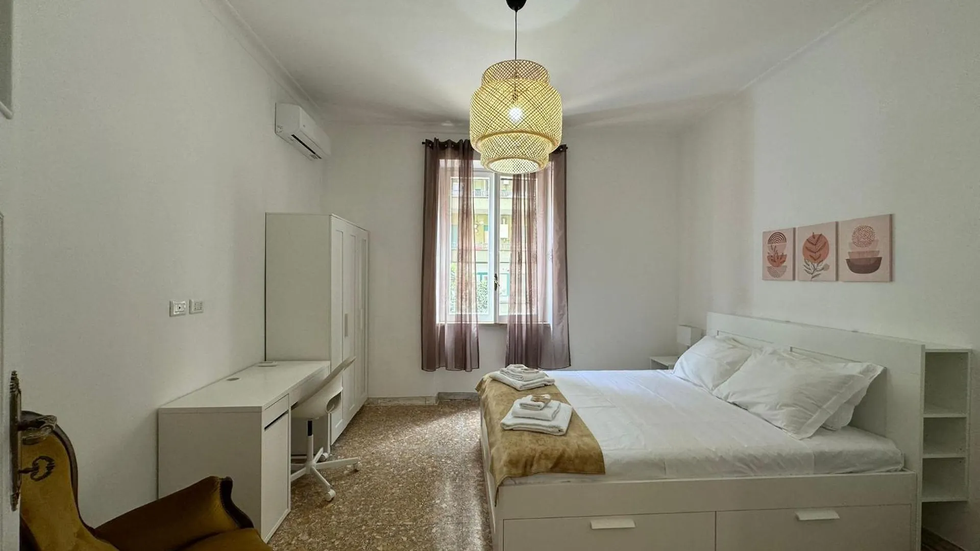 Spacious Roman Apartment Chez Max 0*, Rome Italy